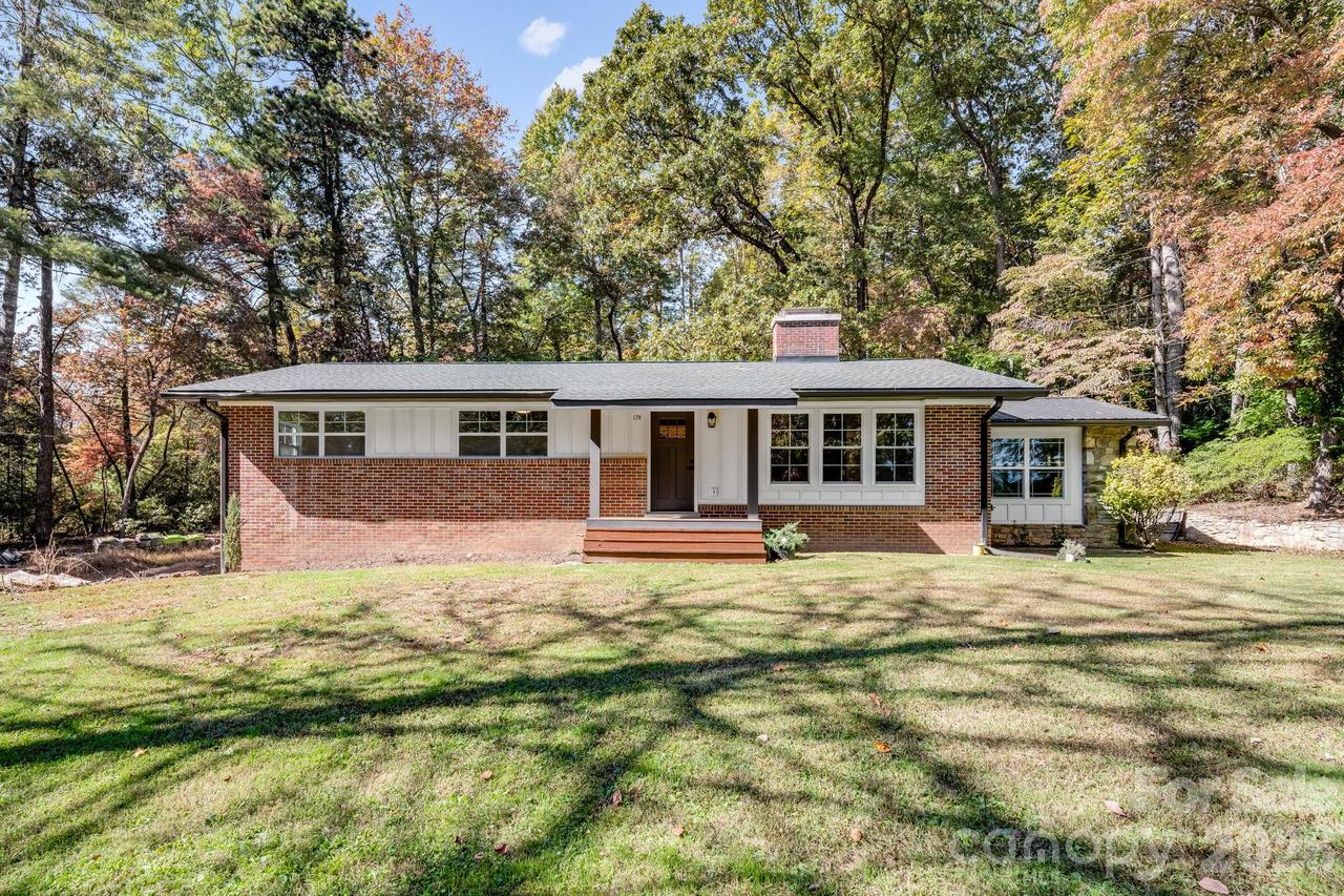 174 Twisted Tree Ln., Horse Shoe, NC 28742
