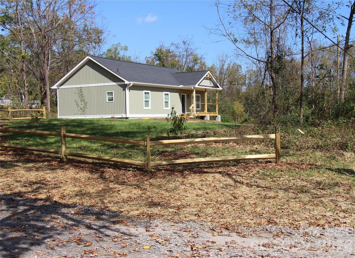 5 Adell Dr., Fletcher, NC 28732