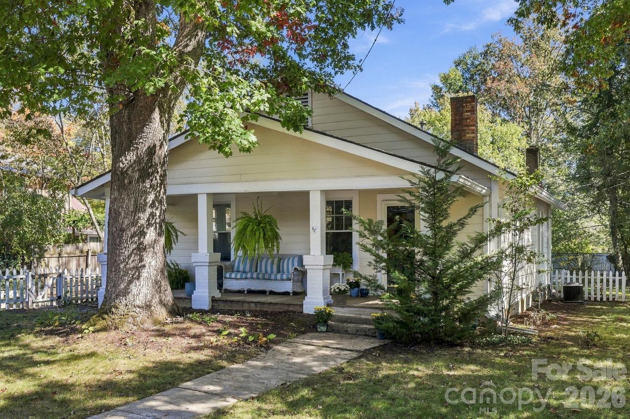 404 Montreat Rd., Black Mountain, NC 28711