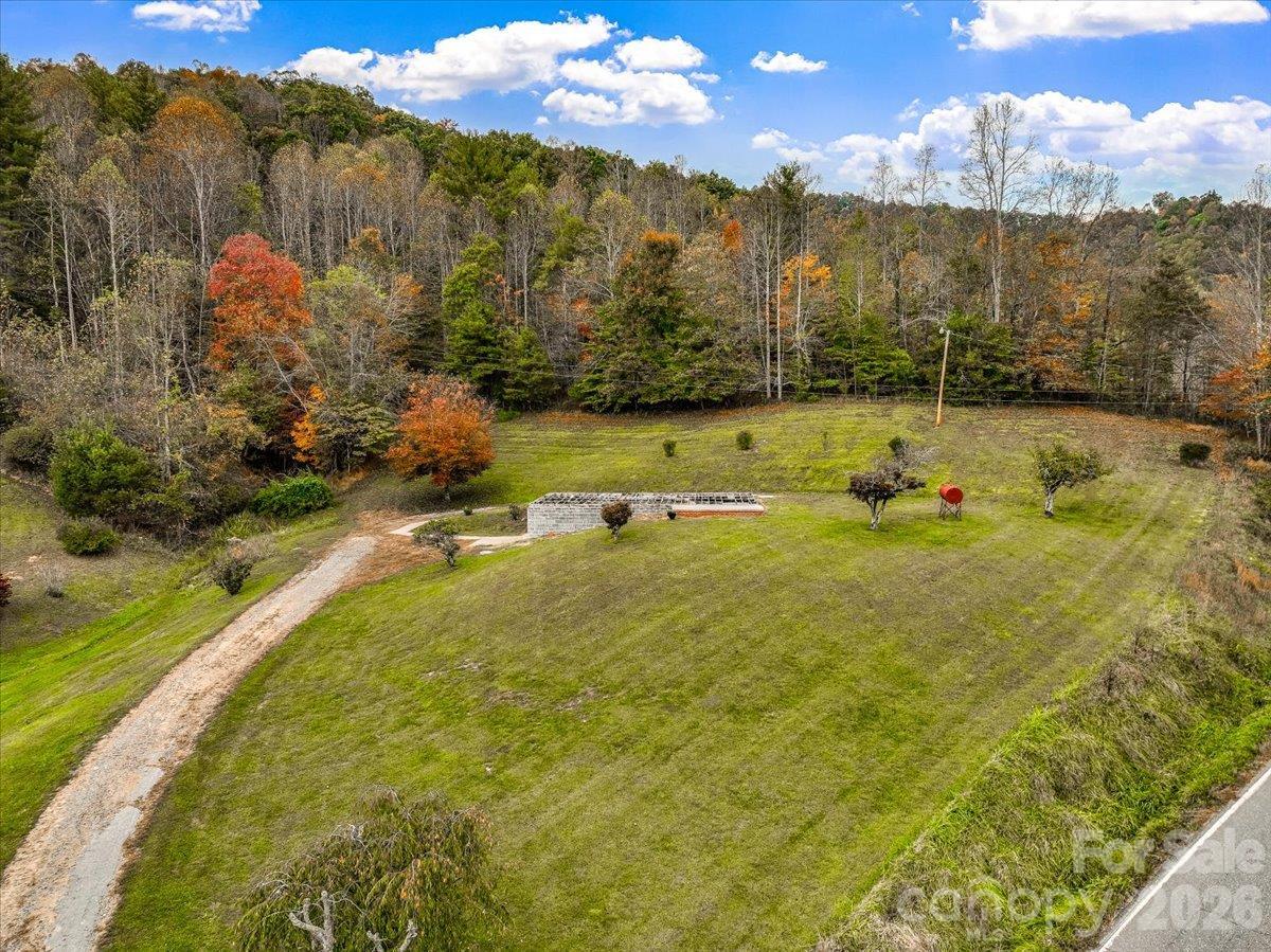 3045 Double Island Rd., Green Mountain, NC 28740