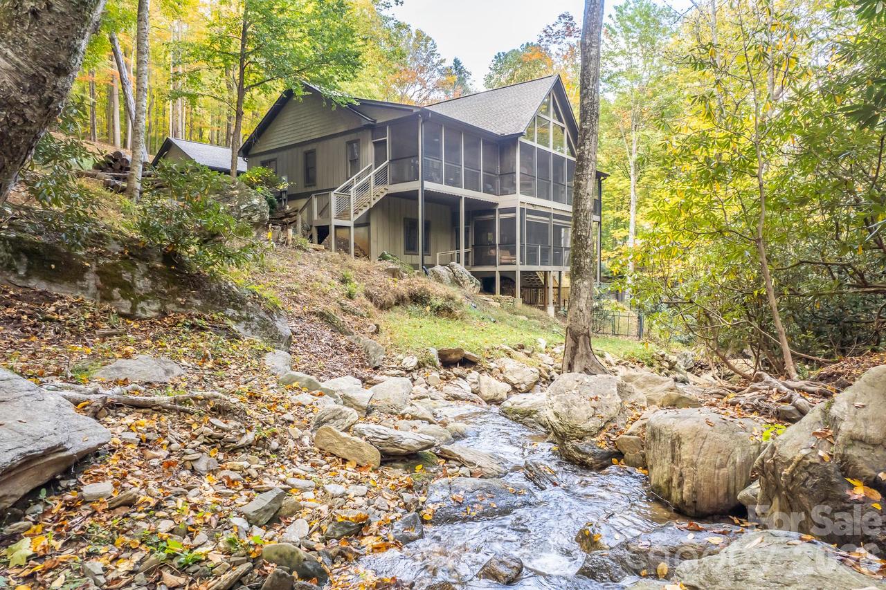350 Celo Cove Dr., Burnsville, NC 28714