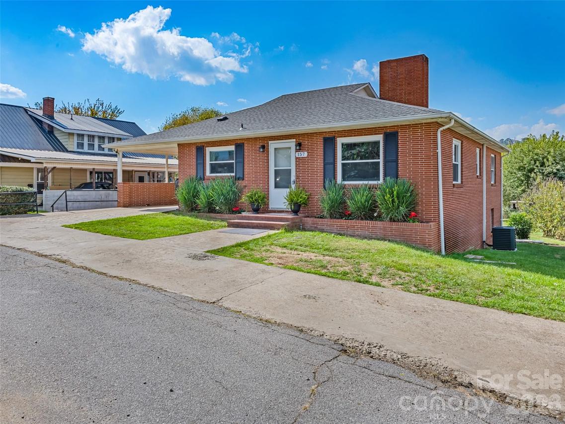 157 Mcclure St., Canton, NC 28716