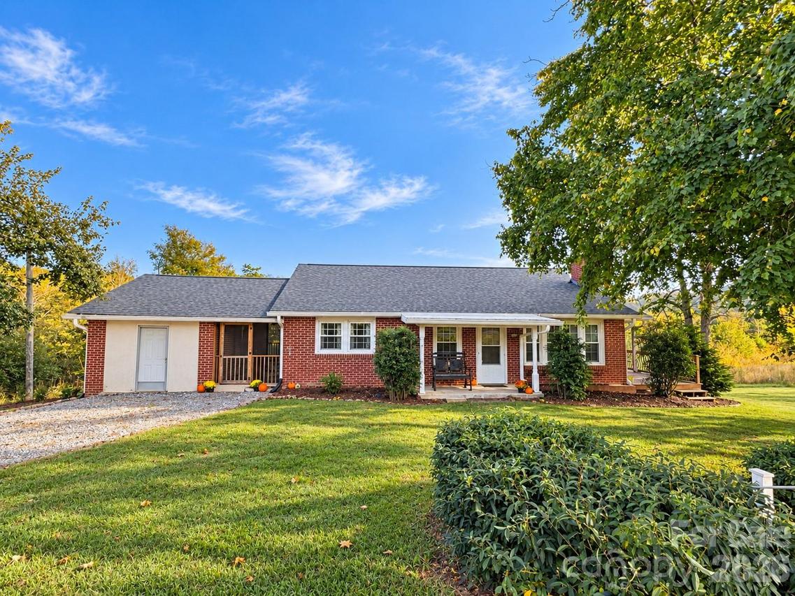683 Mcdaniel Rd., Lake Lure, NC 28746