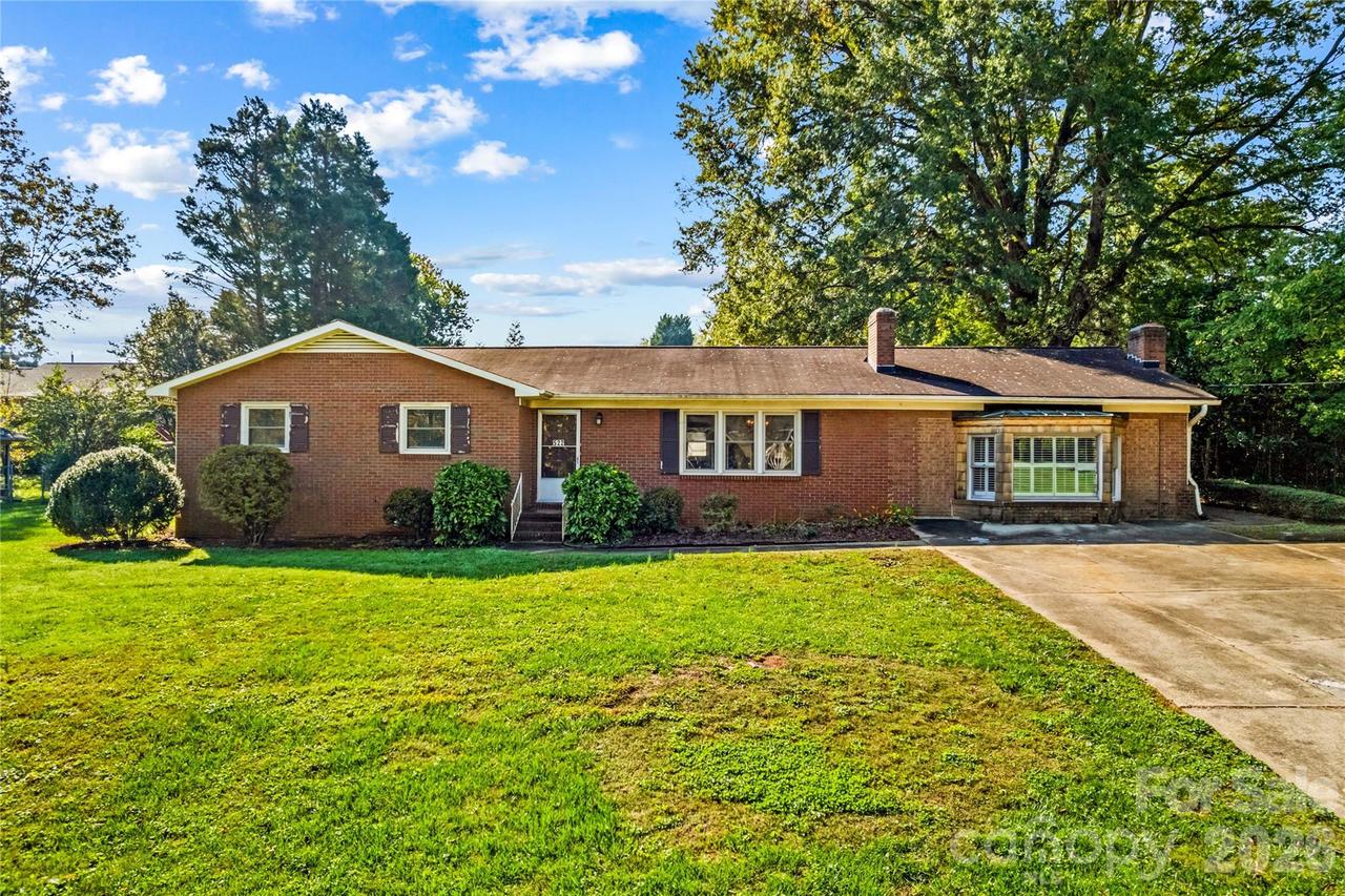 522 Carolina Ave., Statesville, NC 28677