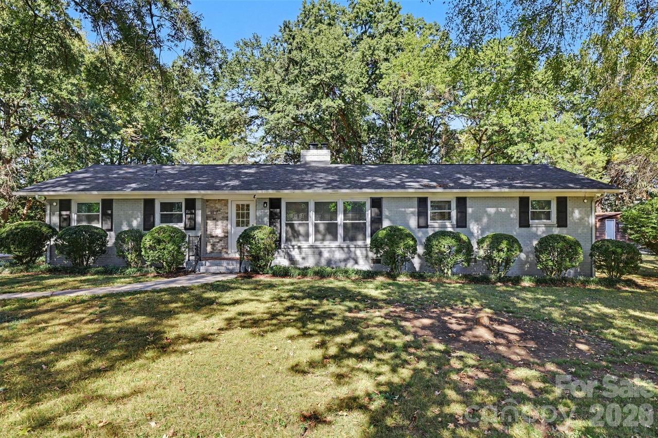 519 Amon Ln., Pineville, NC 28134