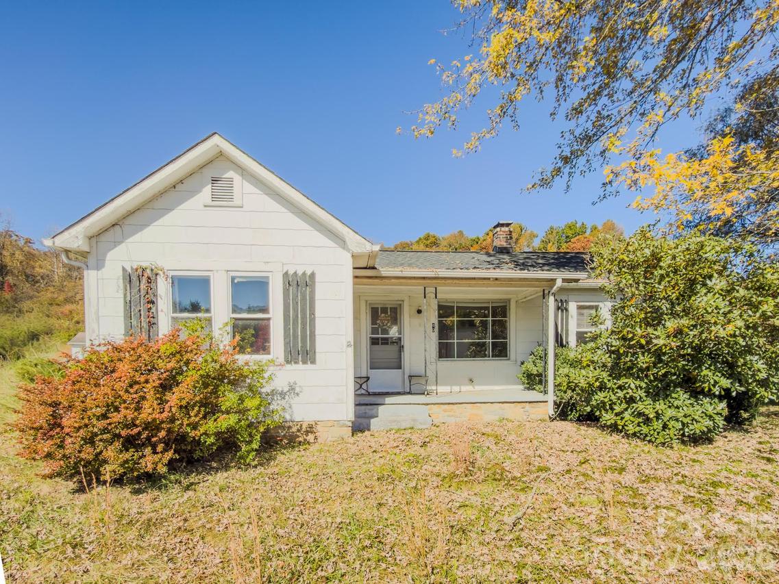 40 Duncan Ln., Newland, NC 28657