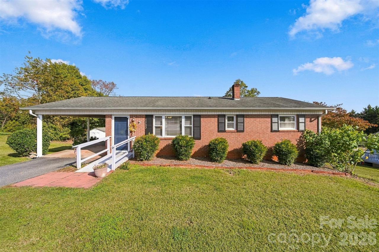 3983 Buff St., Hickory, NC 28602