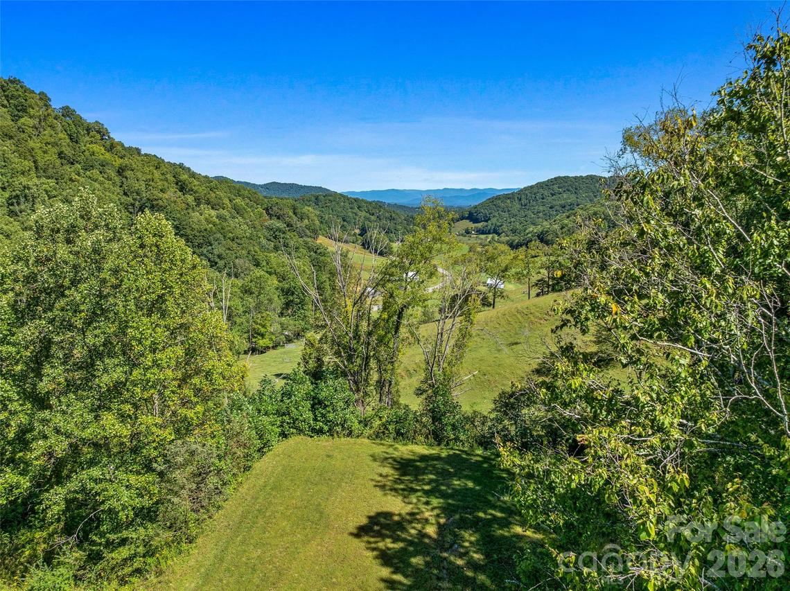 708 Kendal Dr., Leicester, NC 28748
