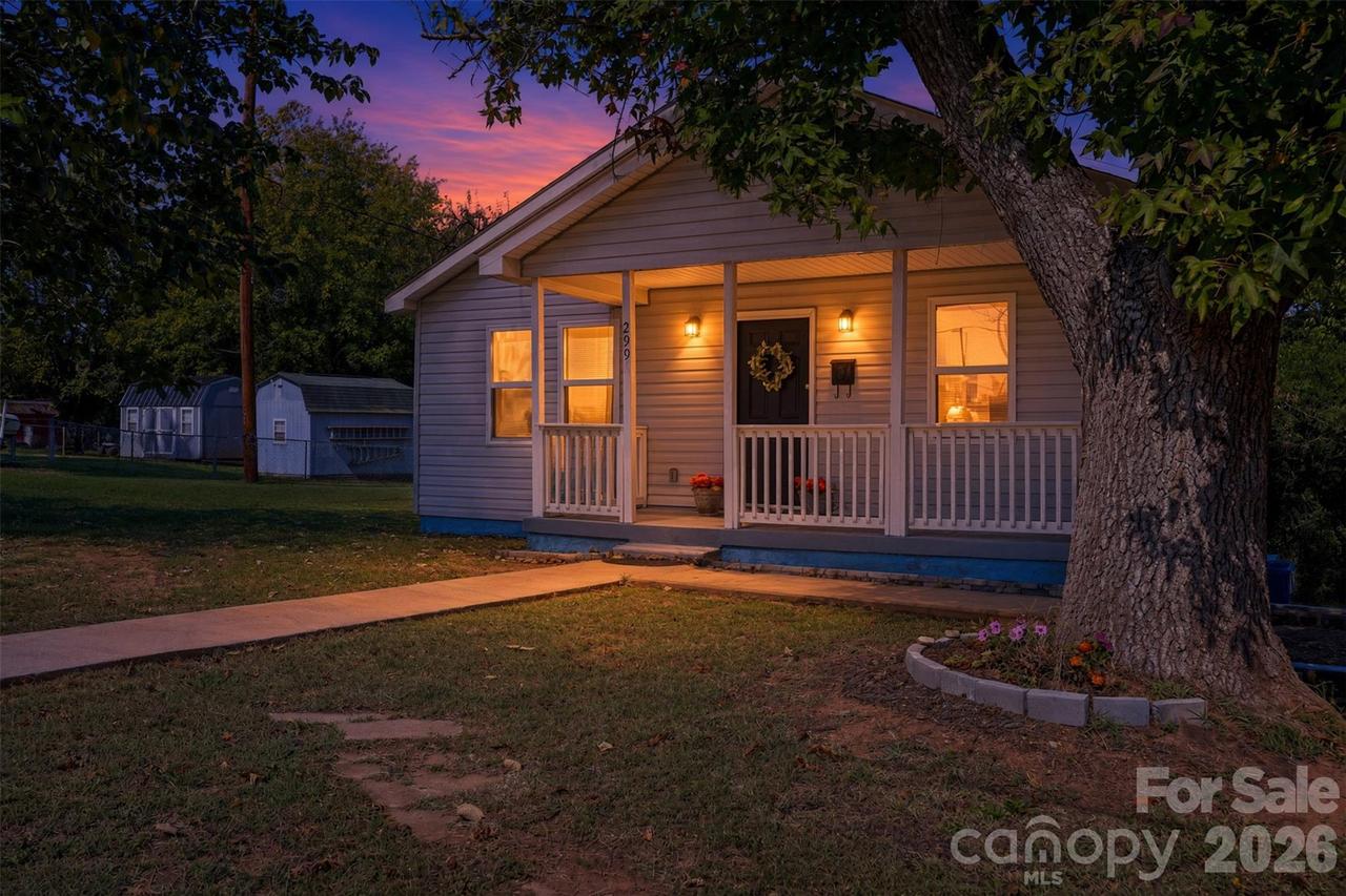 2996 1st Ave., Hickory, NC 28601