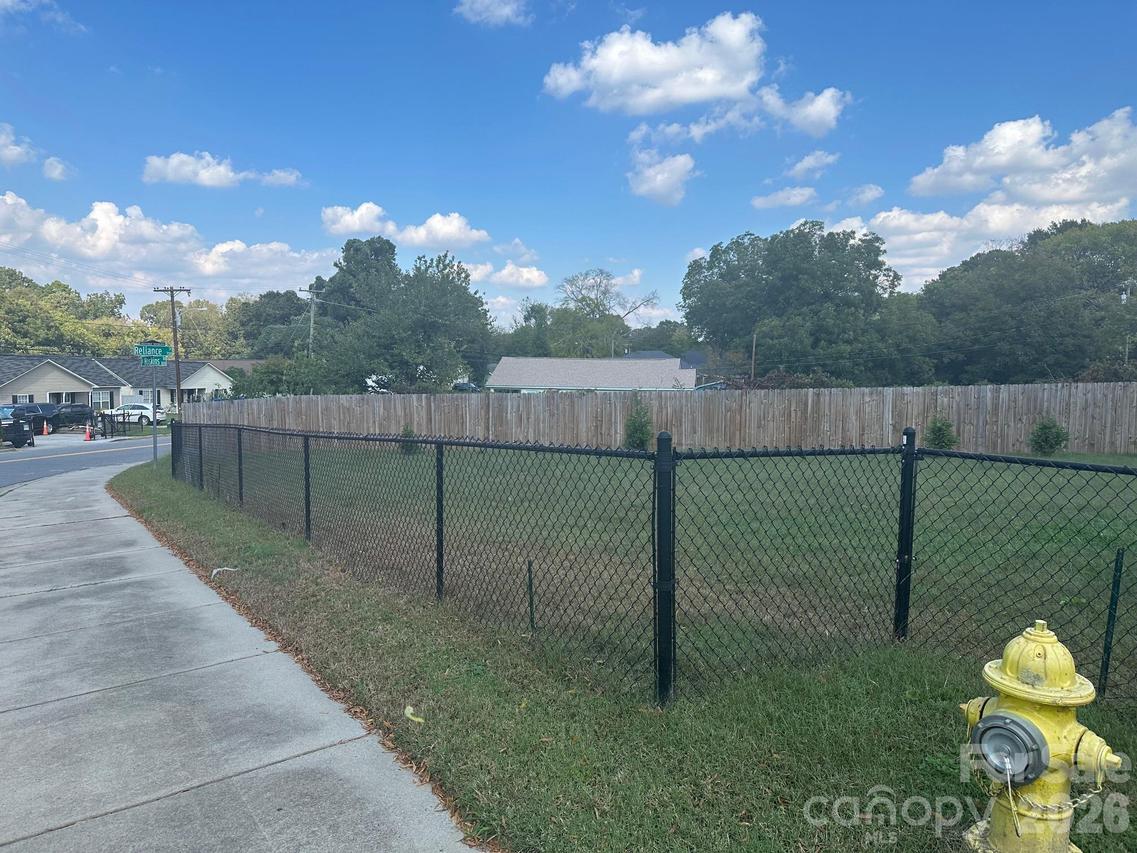 821 Hoskins Rd., Charlotte, NC 28208