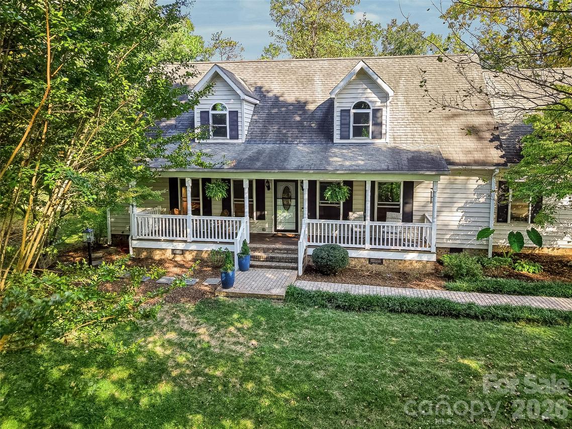 2122 N Rugby Rd., Hendersonville, NC 28791