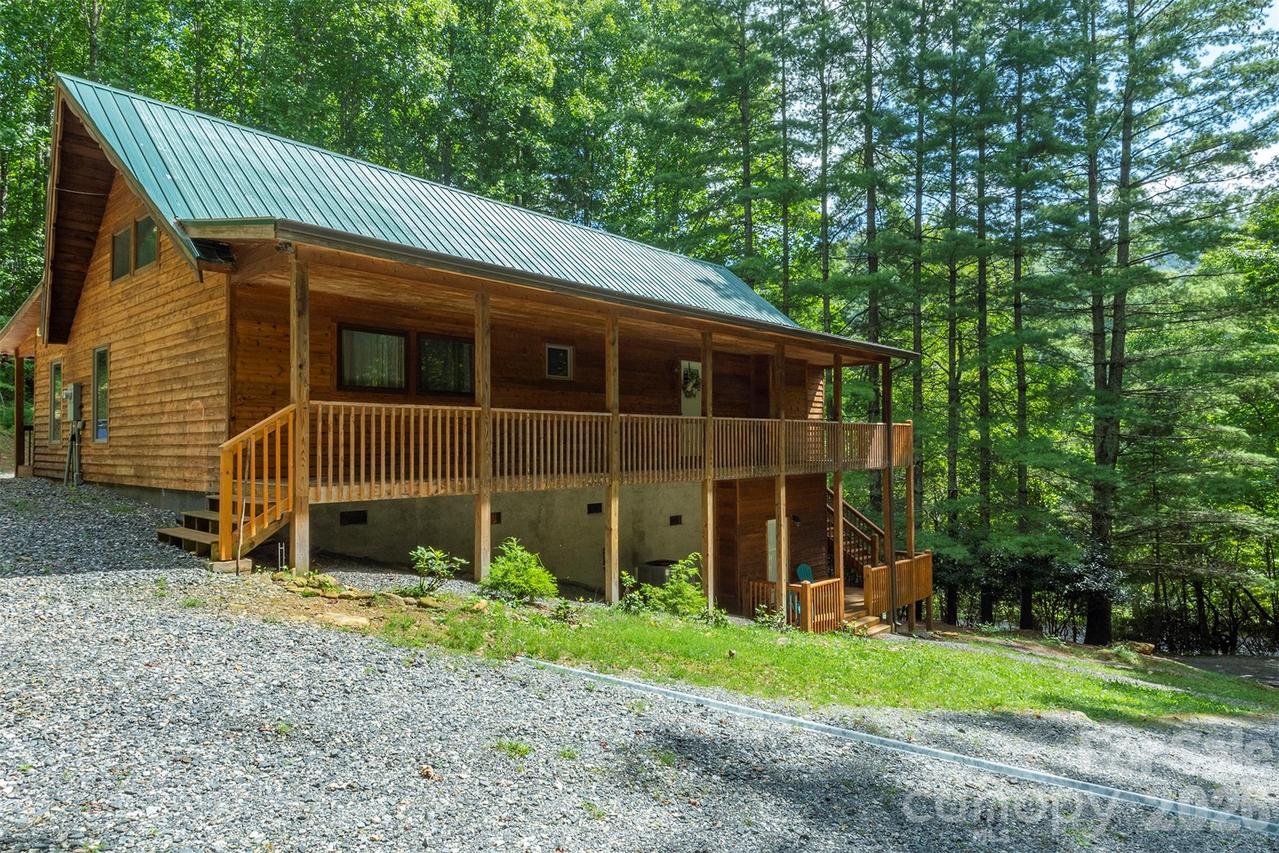 32 Thrash Ln., Mars Hill, NC 28754