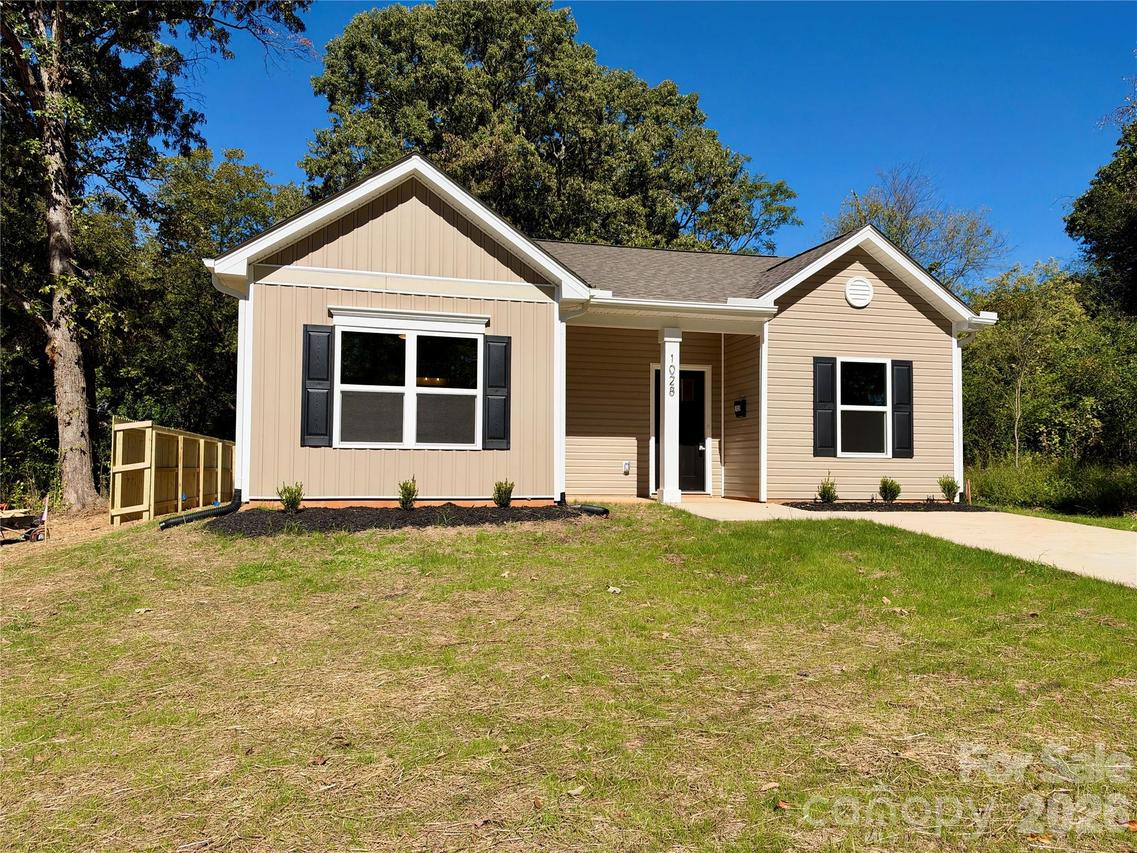 1028 Saratoga Dr., Charlotte, NC 28208