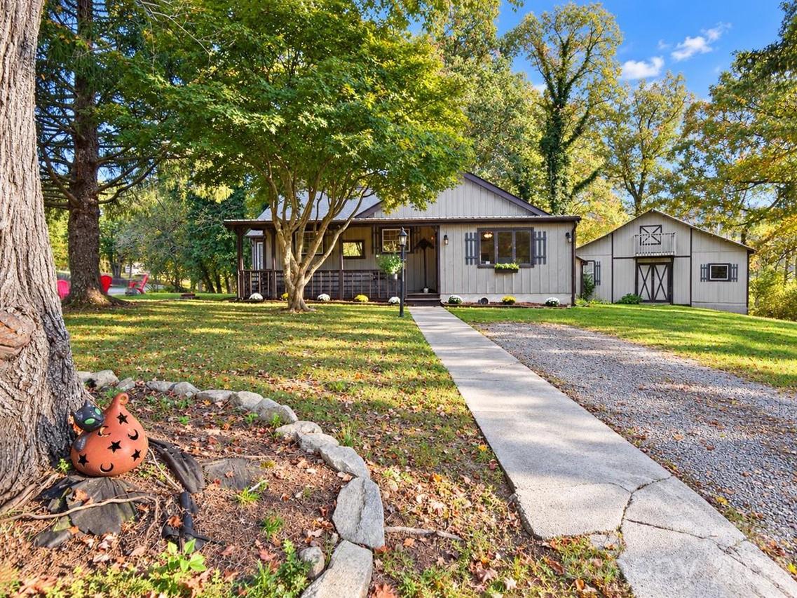 62 Hughey Dr., Mills River, NC 28759