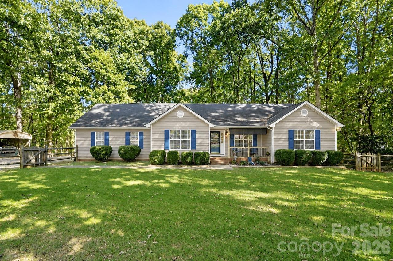 8610 Lochinvar Dr., Charlotte, NC 28227
