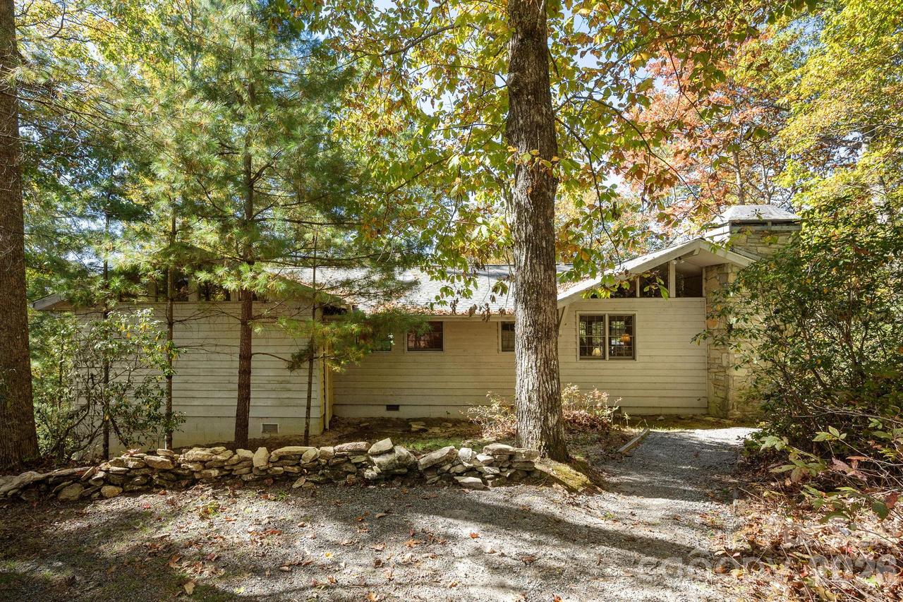 191 Friar Tuck Ln., Brevard, NC 28712