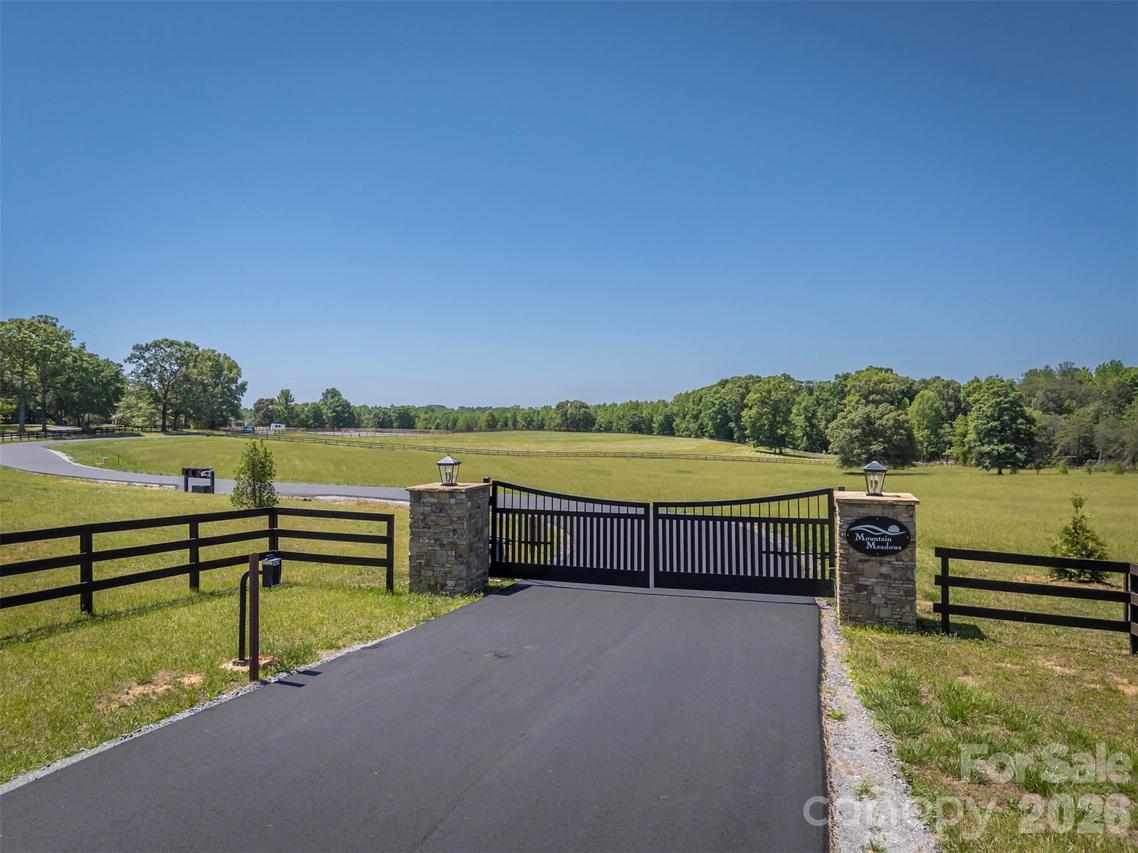 62 Mountain Meadows Ln., Tryon, NC 28782
