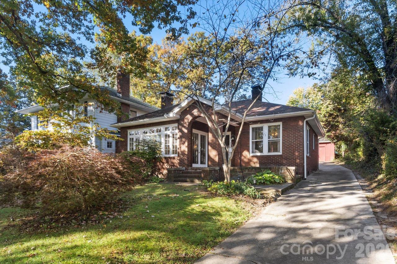 1527 Druid Hills Ave., Hendersonville, NC 28791