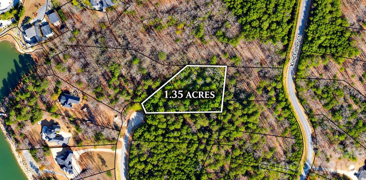 210 Kingfisher Ct., New London, NC 28127
