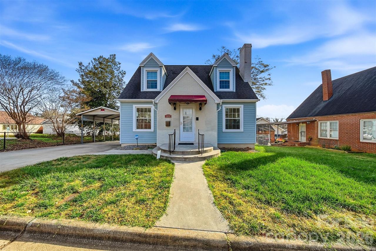 323 4th Street Pl., Hickory, NC 28602