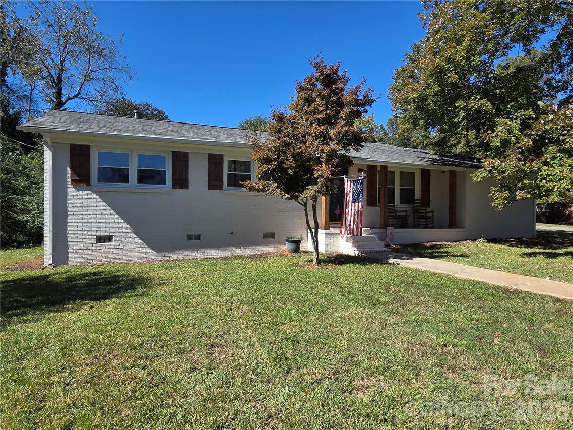 231 Oaklawn Dr., Lowell, NC 28098