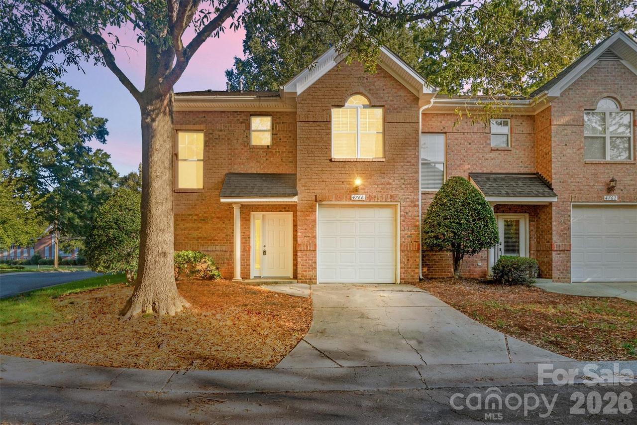 4766 Hunter Crest Ln., Charlotte, NC 28209