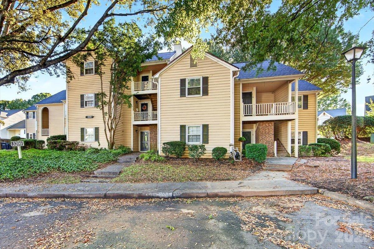 3200 Selwyn Farms Ln., Charlotte, NC 28209