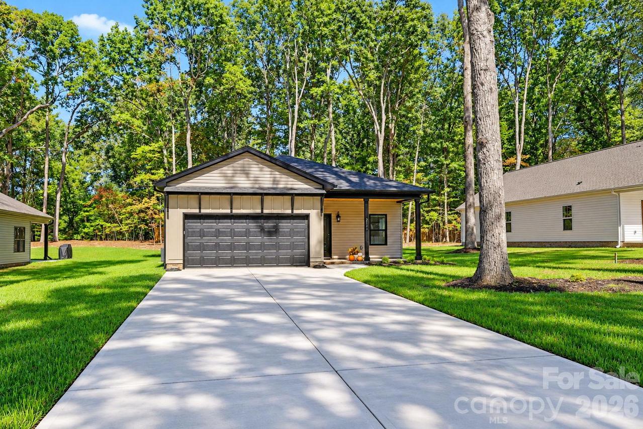 2121 Woodhurst Ln., Albemarle, NC 28001