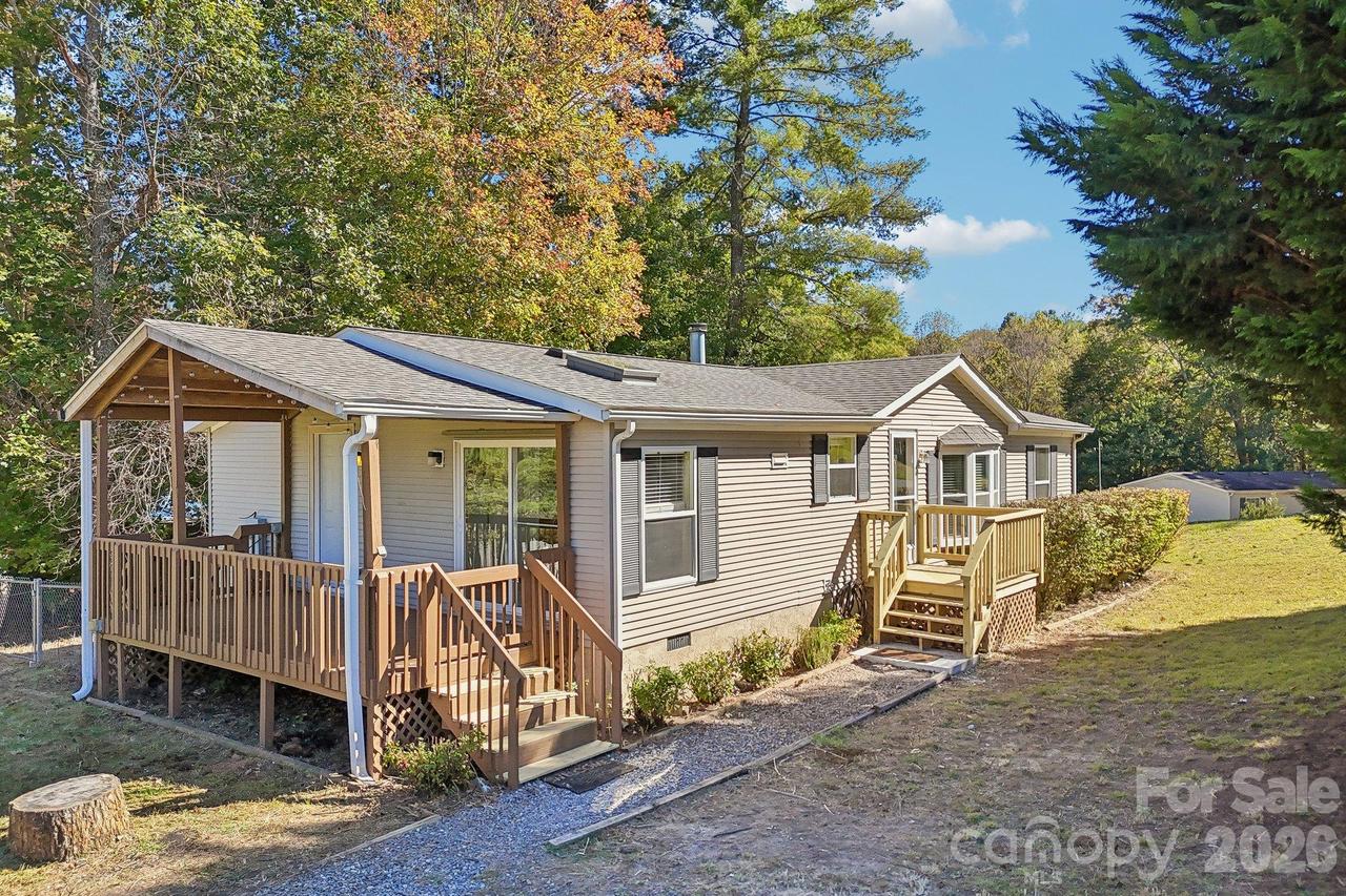 202 Banyan Rd., Candler, NC 28715