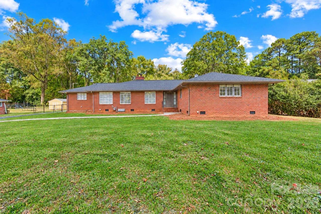1920 Marlwood Cir., Charlotte, NC 28227