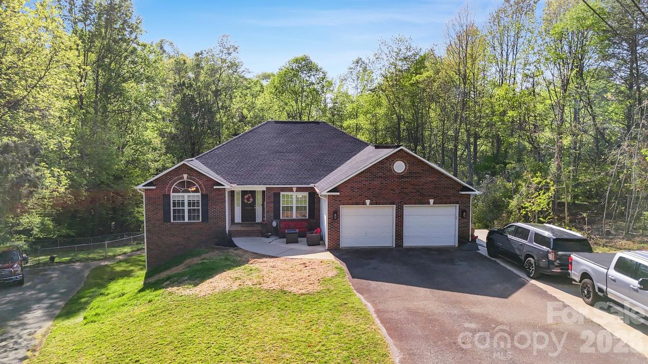 3232 47th Avenue Pl., Hickory, NC 28601