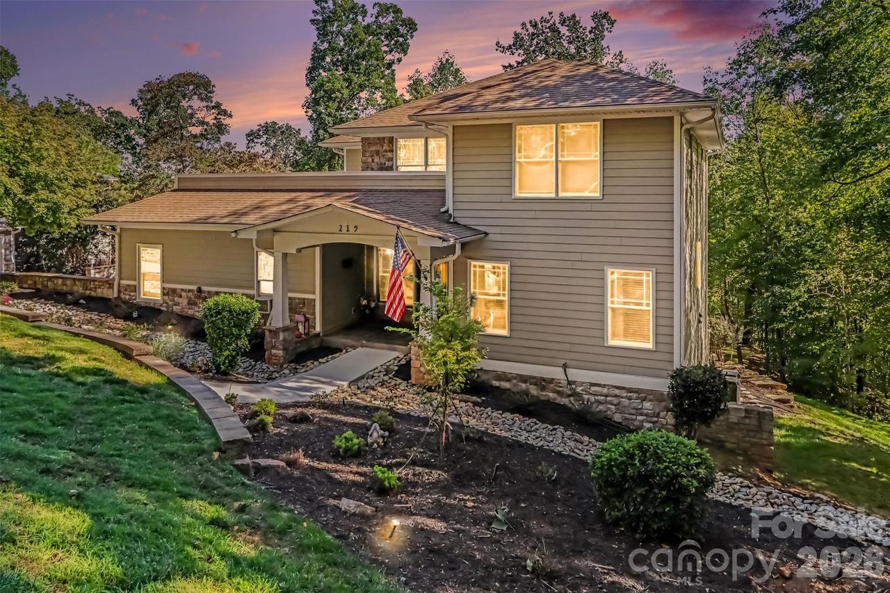 219 Mays Mills Dr., Cramerton, NC 28032