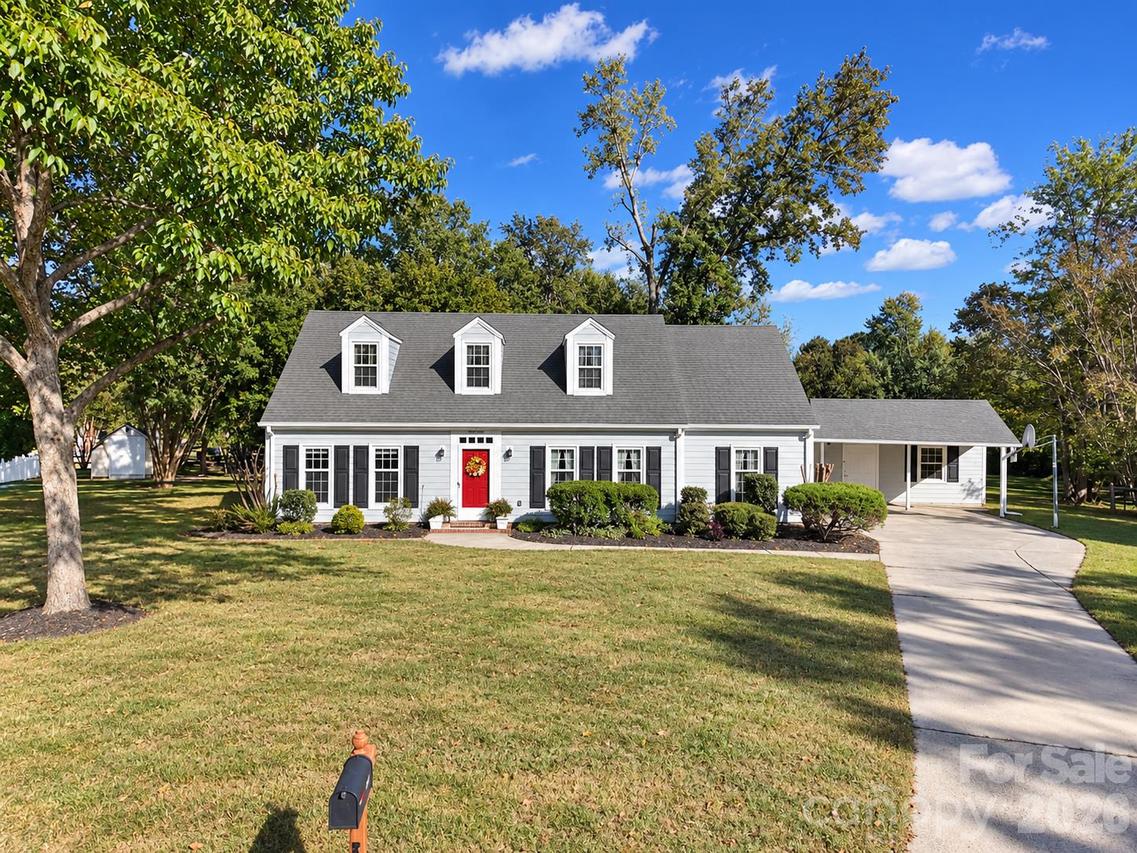 2004 Glouchester Cir., Charlotte, NC 28226