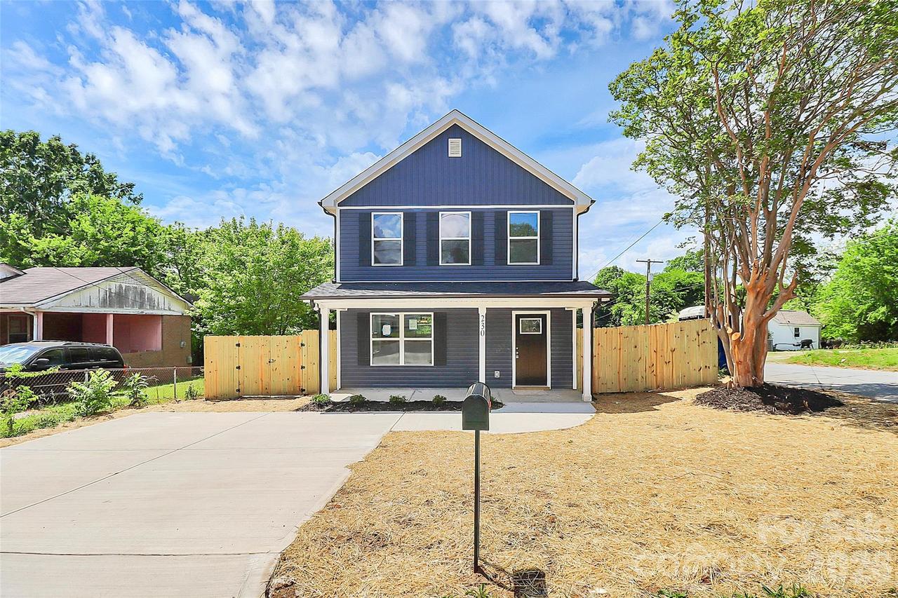 18 4th Ave., Hickory, NC 28602