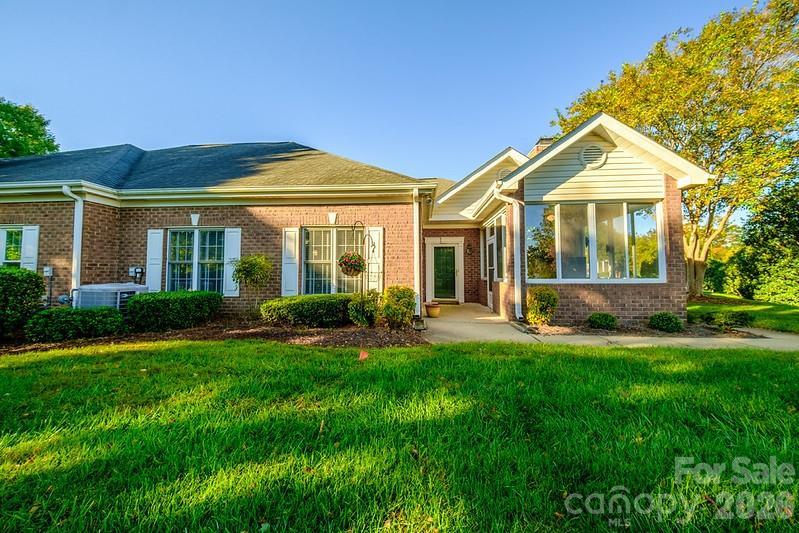 8562 Highland Glen Dr., Charlotte, NC 28269
