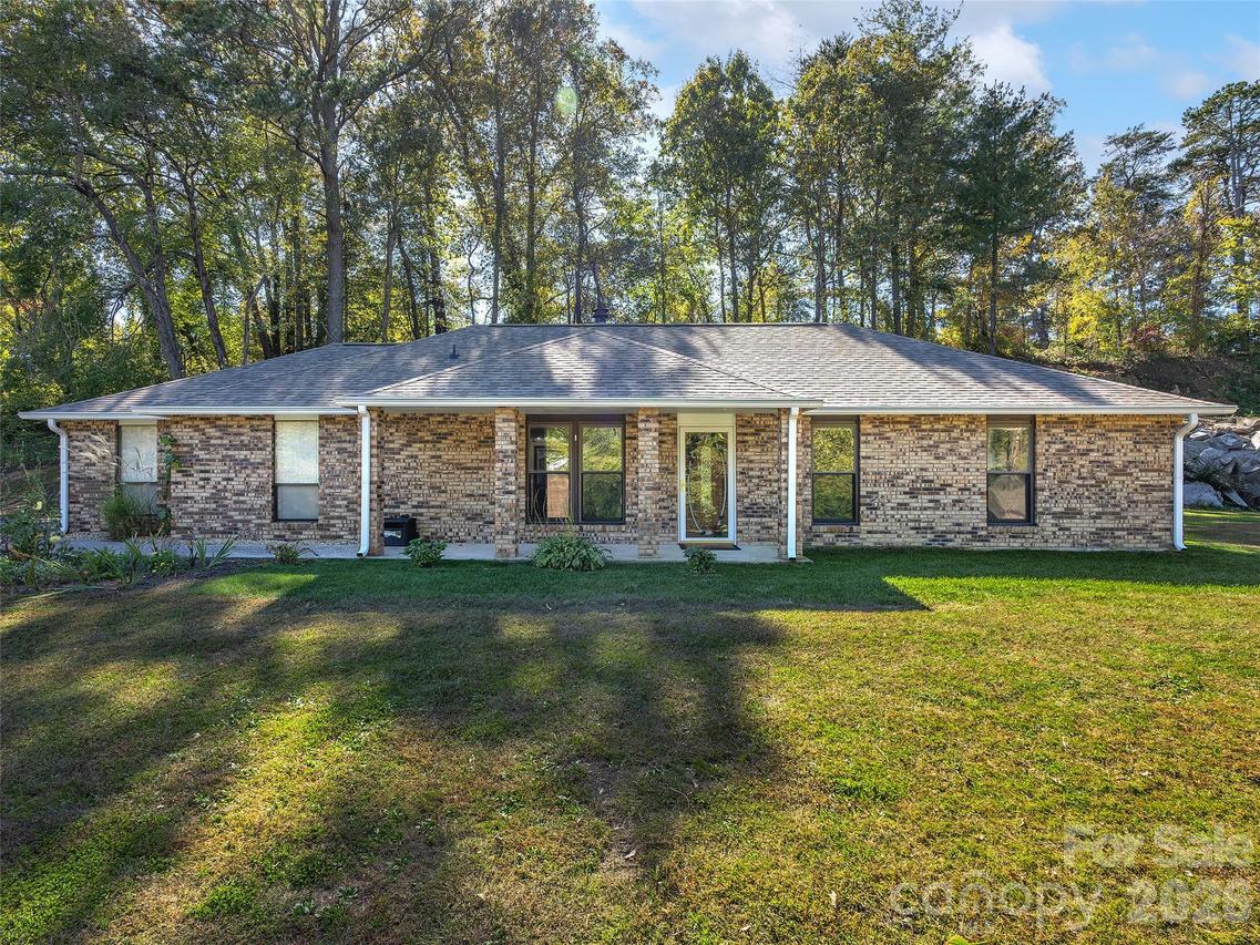110 Shelly Dr., Hendersonville, NC 28792