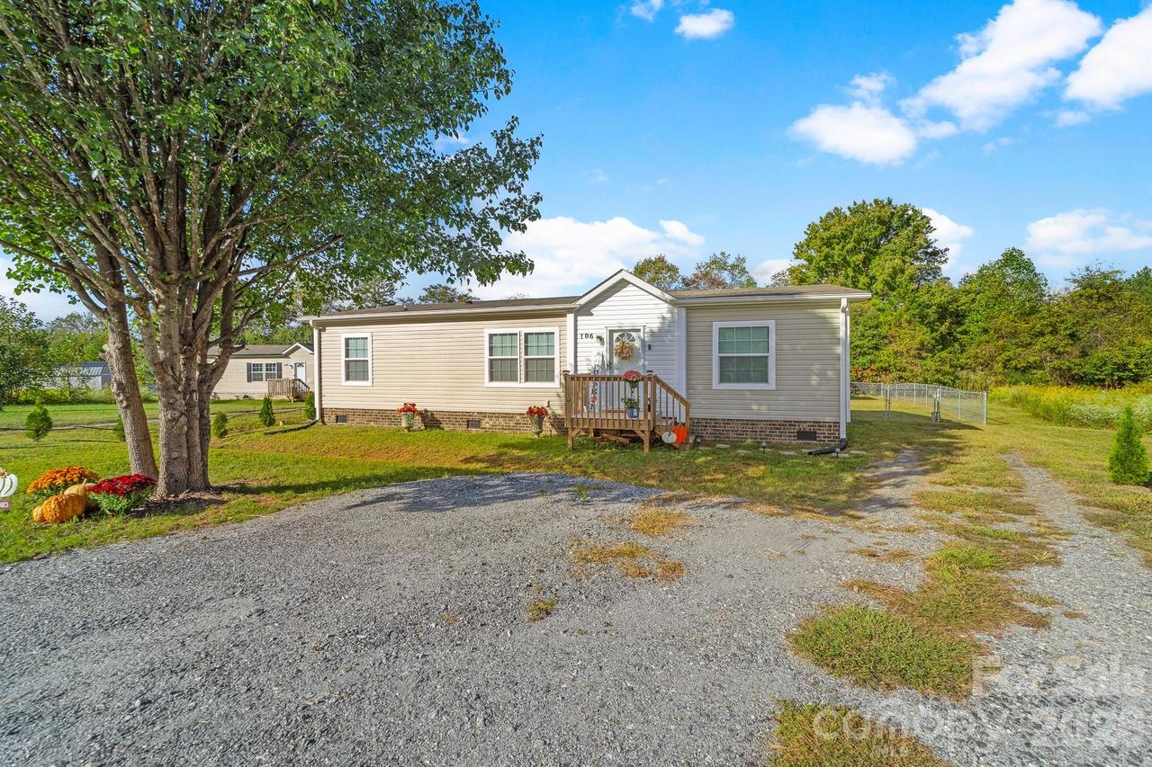106 Ol Field Ct., Lawndale, NC 28090