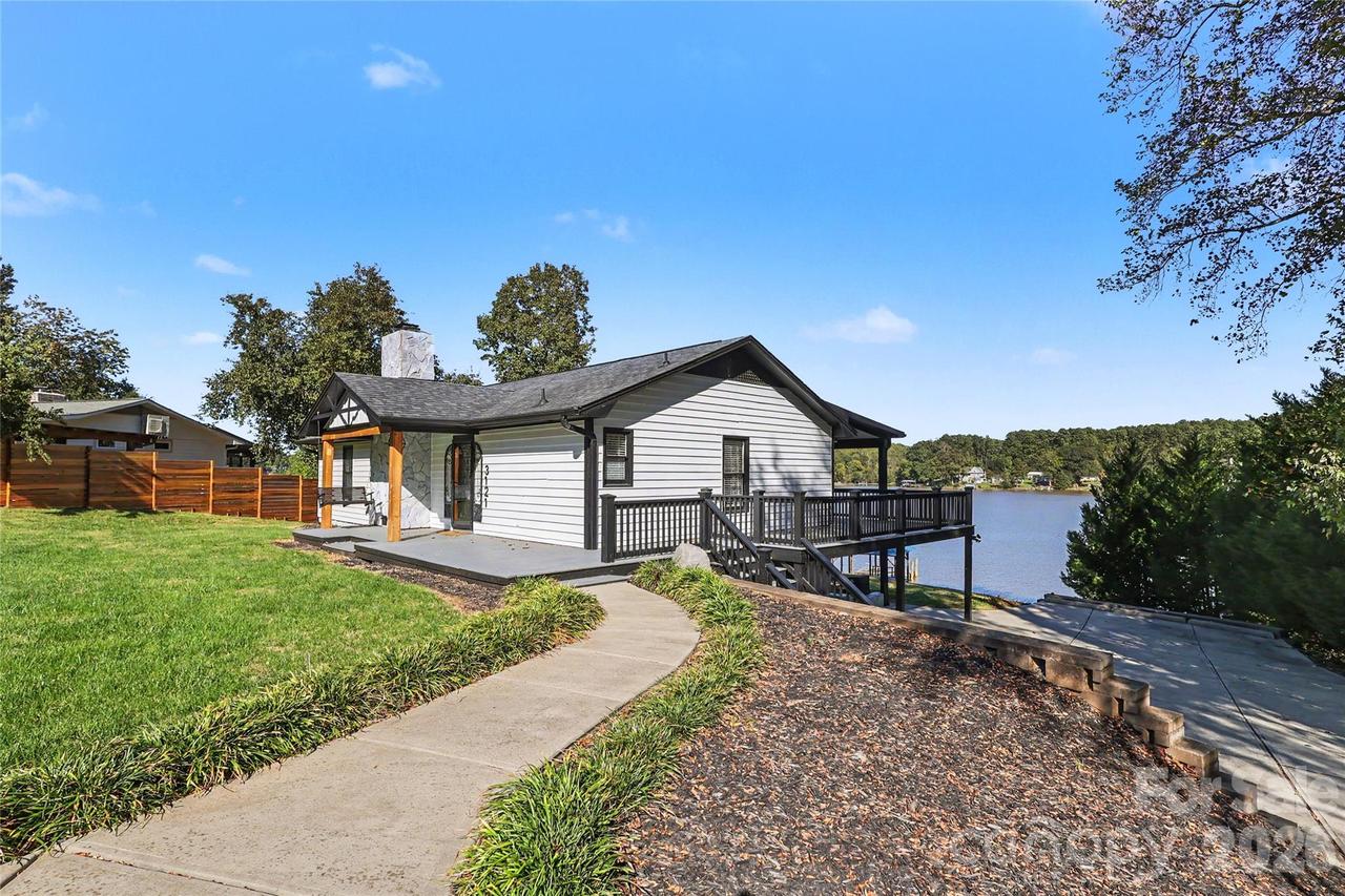 3121 Lakeside Cir., Belmont, NC 28012