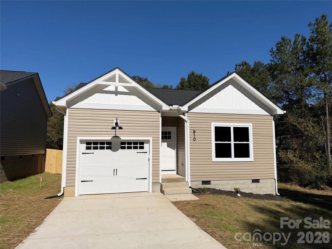 610 E Robinson St., Dallas, NC 28034