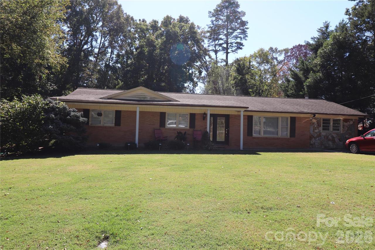 2157 Ridgewood Dr., Gastonia, NC 28054