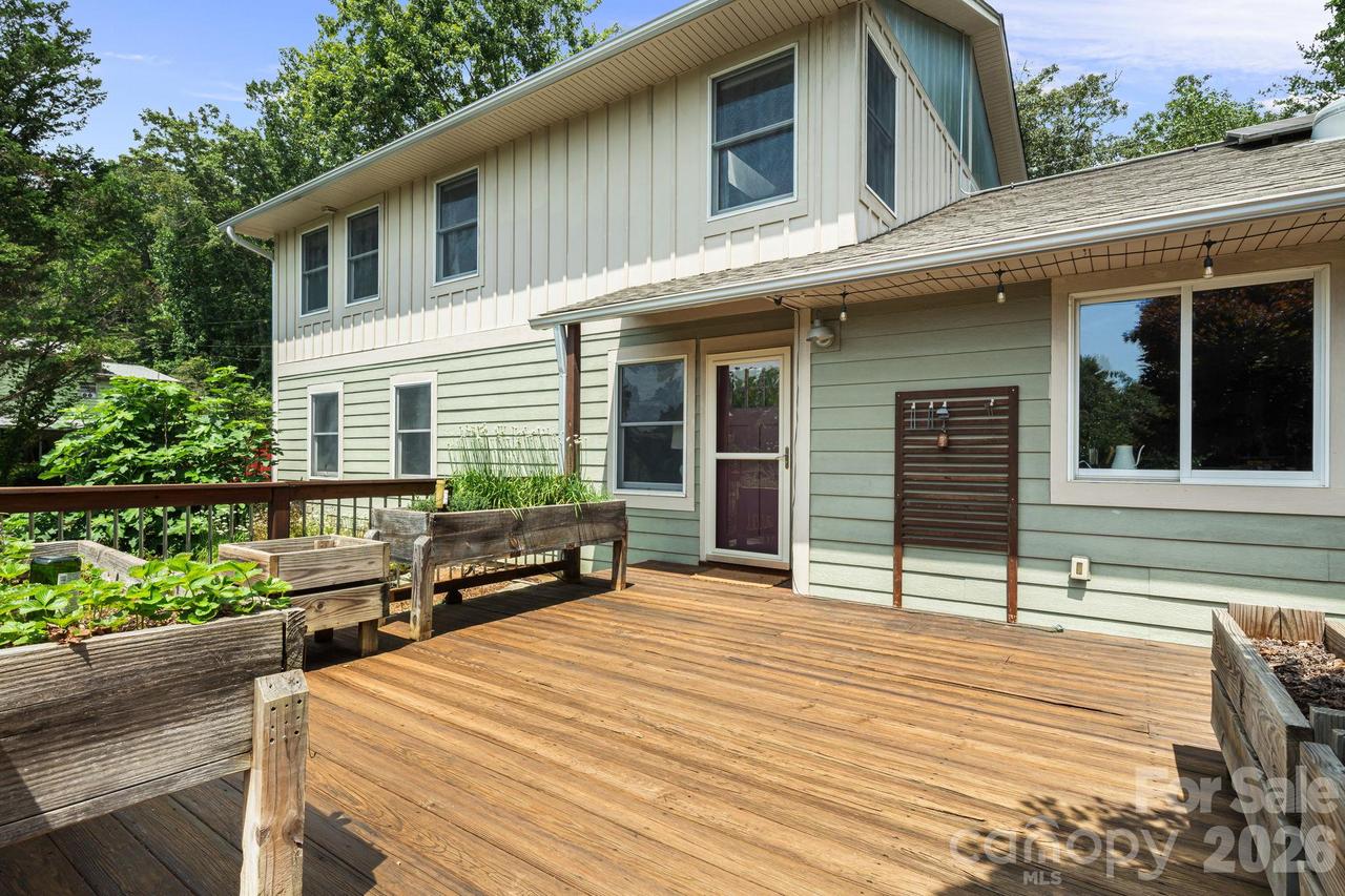 414 Old Haw Creek Rd., Asheville, NC 28805