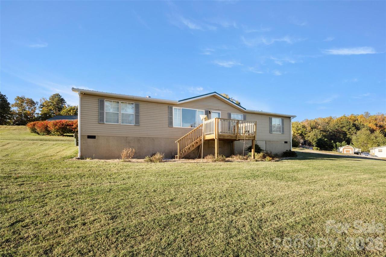 81 Dena Nix Ln., Hendersonville, NC 28792