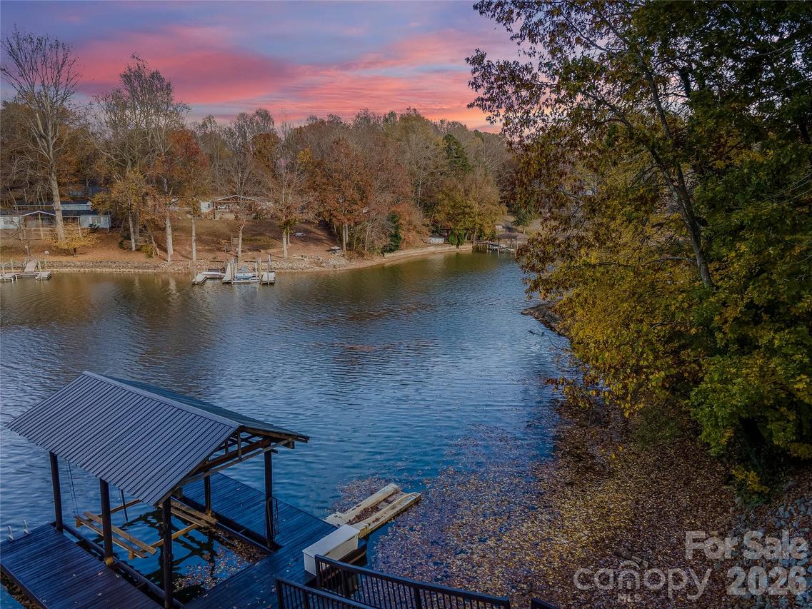 7087 Cove Creek Dr., Sherrills Ford, NC 28673