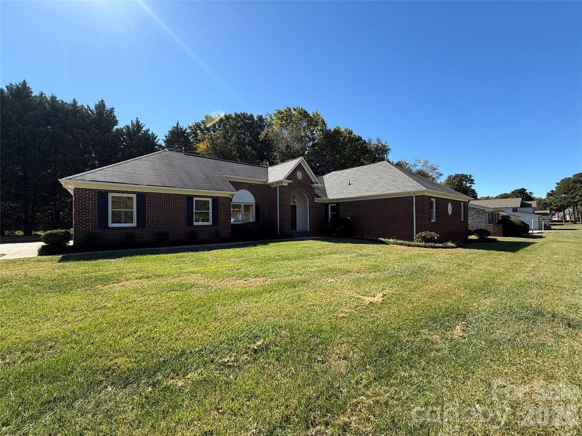 5244 Dayan Dr., Charlotte, NC 28216