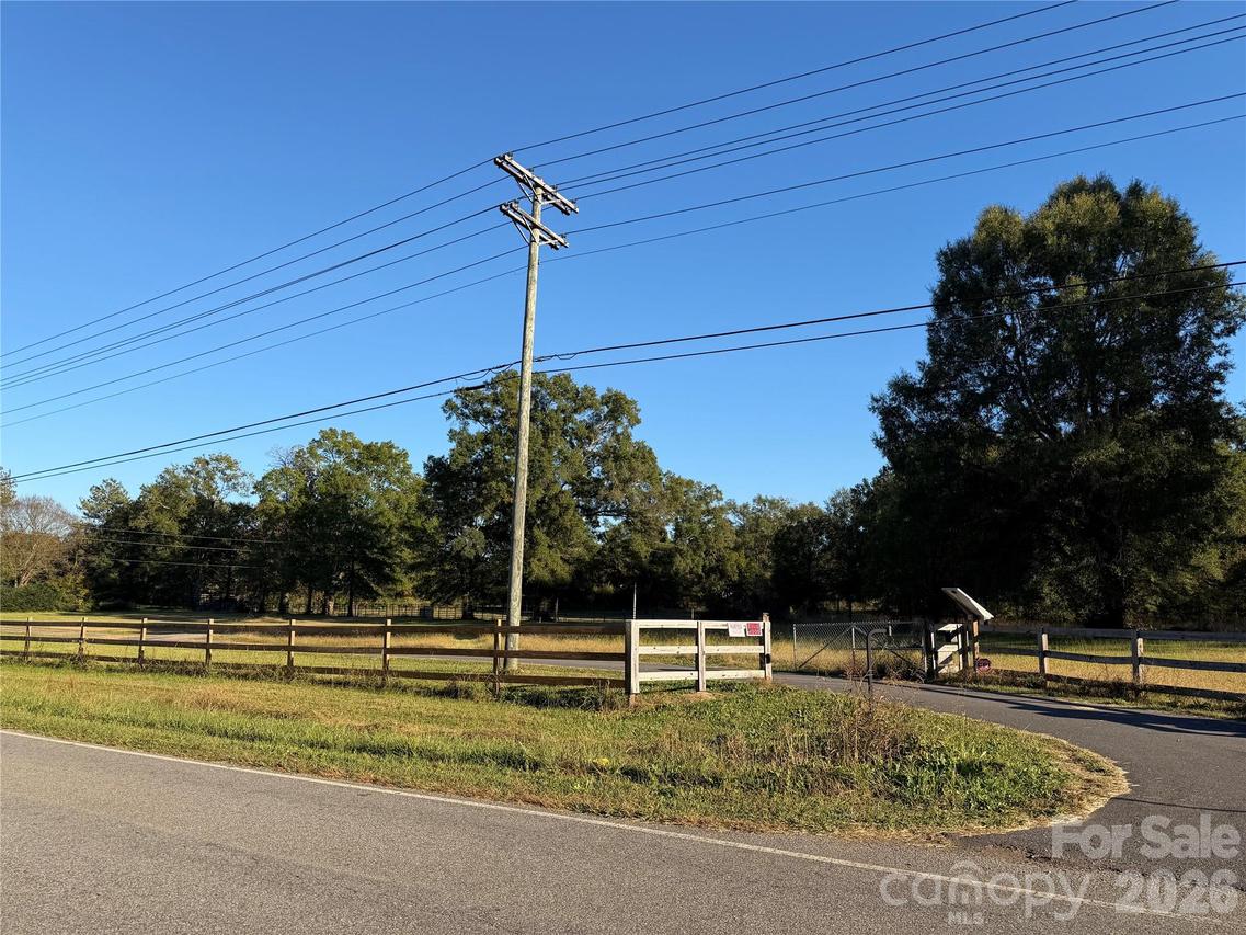 140 Ribbon Cir., Lincolnton, NC 28092