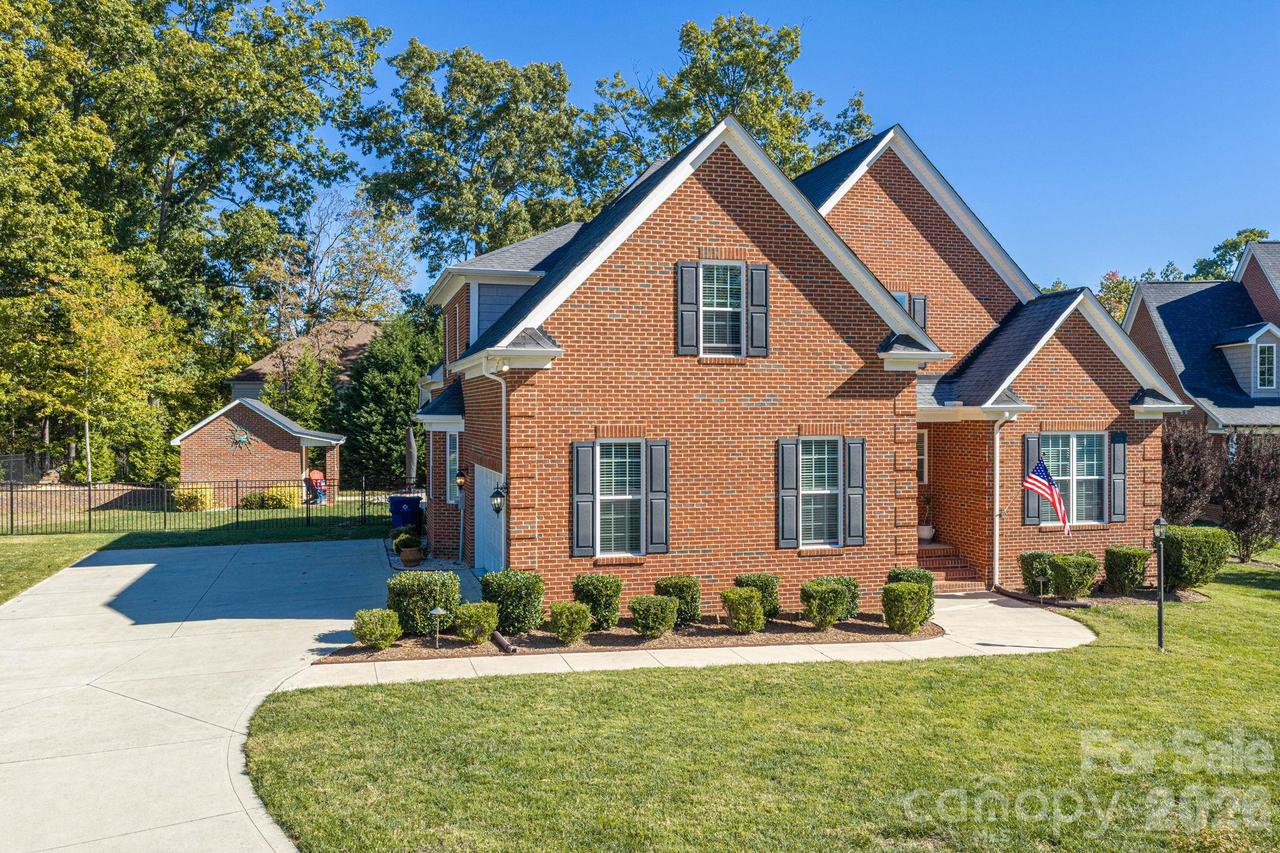 1109 Creekwalk Dr., Stanley, NC 28164