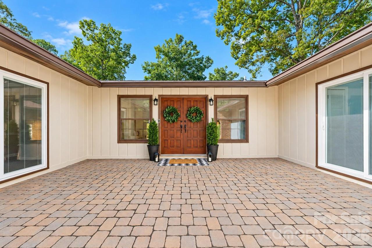 4024 Wandering Ln., Hickory, NC 28601