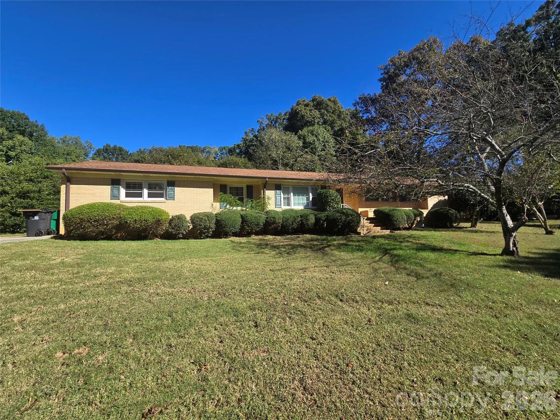 4449 Whispering Oaks Dr., Charlotte, NC 28213