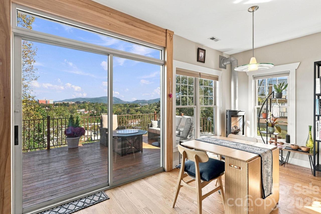 272 Riverview Dr., Asheville, NC 28806
