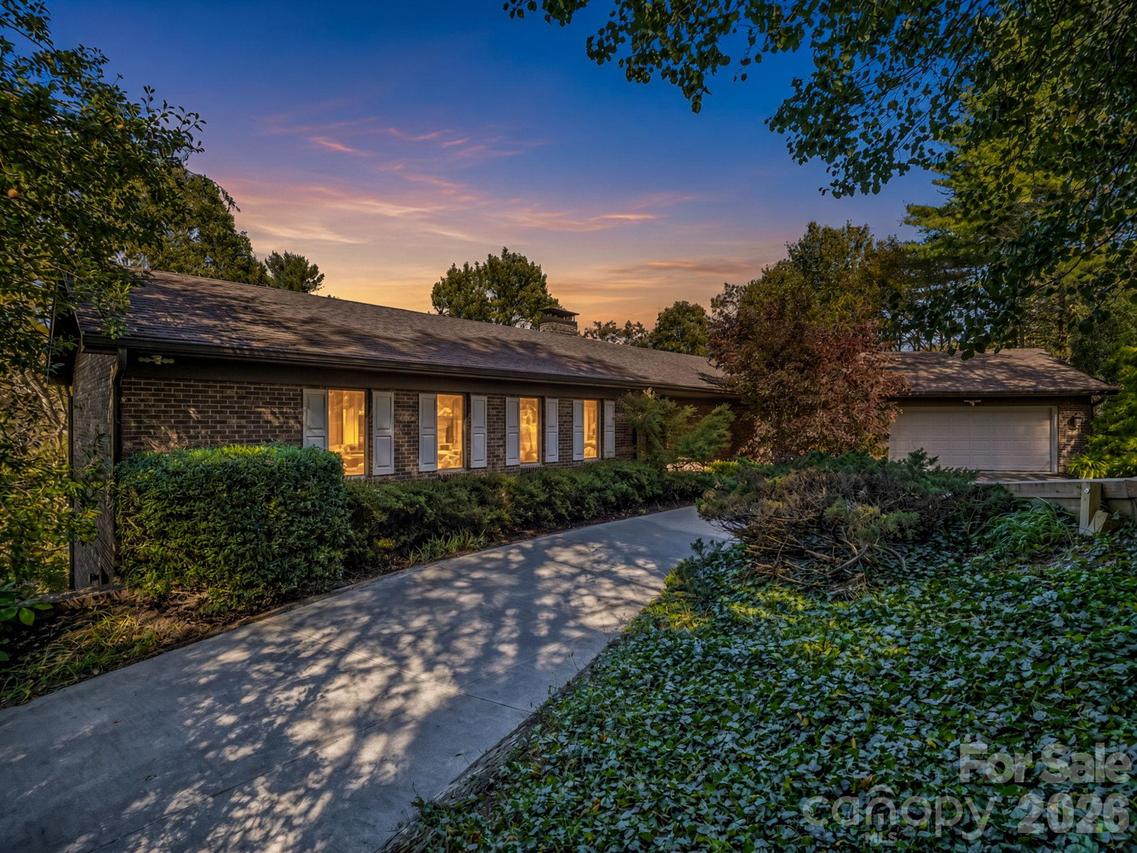 112 Wolf Shoals Rd., Hendersonville, NC 28739